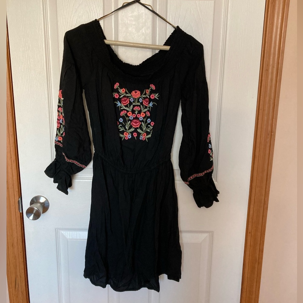 Hollister Floral Embroidered Black Dress Medium